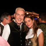 Scooter-Sänger H.P. Baxxter und seine Freundin Sara feiern im Käferzelt