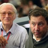 Franz von Bayern (l) und Lars Klingbeil, SPD-Vorsitzender, sitzen gemeinsam in einem Festzelt. 