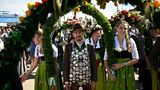 Es ist wieder Trachtenzeit in München: Seit 1950 findet der traditionelle Umzug immer am ersten Wiesn-Sonntag statt. So auch an diesem Sonntag. Mit rund 9500 Teilnehmer handelt es sich um einem der größten Trachtenumzüge der Welt.