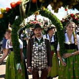 Es ist wieder Trachtenzeit in München: Seit 1950 findet der traditionelle Umzug immer am ersten Wiesn-Sonntag statt. So auch an diesem Sonntag. Mit rund 9500 Teilnehmer handelt es sich um einem der größten Trachtenumzüge der Welt.