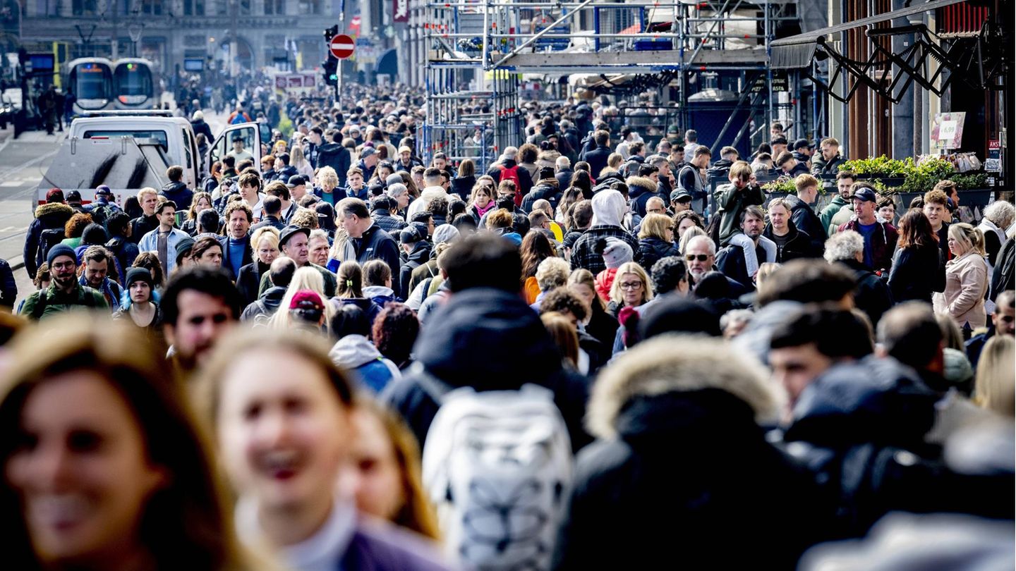 Die Störenfriede Menschenmassen in Amsterdam