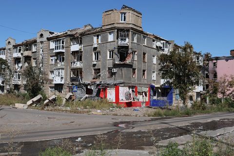 Ukraine: Eine Häuserruine in Bachmut