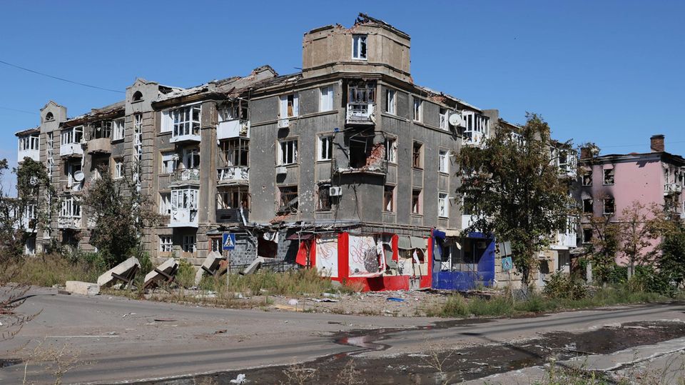 Ukraine: Eine Häuserruine in Bachmut