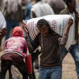 "Die Zahl der von Hunger und Ernährungsunsicherheit betroffenen Menschen steigt seit 2015, und durch die Pandemie, Konflikte, den Klimawandel und wachsende Ungleichheit hat sich die Situation noch verschärft", heißt es im UN-Zwischenbericht 2023. 2022 hätten etwa 9,2 Prozent der Weltbevölkerung unter chronischem Hunger gelitten, was etwa 735 Millionen Menschen entspricht – 122 Millionen mehr als 2019. Hier entfernt sich die Weltgemeinschaft also sogar von ihrem Ziel.