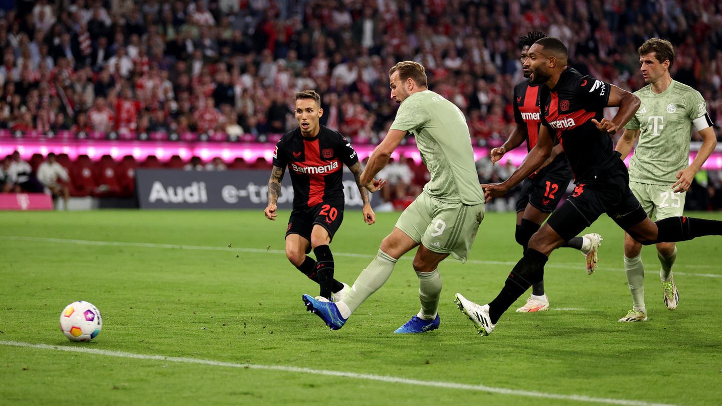 Harry Kane Harry Kane macht einfach das, was man beim FC Bayern von ihm erwartet: Er schießt Tore. Vier Treffer in vier Spielen erzielte der englische Nationalstürmer, der im Sommer für die Rekordsumme von 100 Millionen Euro von Tottenham Hotspur kam. Kane hat auf dem Platz wie außerhalb die Eigenart, eine gewisse Ruhe und Präsenz auszustrahlen. Er ist einfach da und erledigt auf höchstem Niveau seine Aufgabe. Er bildet damit einen wohltuenden Gegenpol zur allgemeinen Aufgeregtheit bei den Bayern. Schwer vorzustellen, dass er sich wie Trainer Thomas Tuchel und Thomas Müller aufgeregt und beleidigt über angebliche Fehlentscheidungen von Schiedsrichtern beschwert. Der Mann hat halt Klasse, schaut lieber kritisch auf die eigene Leistung.