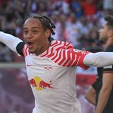 Gerade mal 20 Jahre ist das Supertalent Xavi Simons alt. Die neuste Errungenschaft des Milliardärsklub RB Leipzig ist für ein Jahr von Paris Saint-Germain ausgeliehen und dürfte im nächsten Sommer wieder den Abflug machen. Zumindest würde es nicht verwundern, wenn die Pariser Xavi schnell zurückholen, wenn man sich die außergewöhnlichen Auftritte des jungen Niederländers anschaut. Der offensive Mittelfeldspieler/Außenstürmer ist Antreiber, Vorbereiter und Torschütze in Personalunion. Drei Bundesliga-Tore und drei Vorlagen stehen für ihn zu Buche.