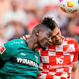 Der 27-jährige Angreifer aus Frankreich (l.) glänzt in dieser Saison mit einer herausragenden Torqoute in den ersten Spielen. Acht Treffer erzielte der Mittelstürmer, dessen Eltern aus Guinea stammen, in den ersten vier Spielen – drei davon allein am vergangenen Spieltag gegen Mainz. "Mit was für einer Lässigkeit er die Dinger reinmacht – er ist einfach eiskalt und hat Spaß", sagte Teamkollege Deniz Undav nach der Partie. Guirassy spielt seit einem Last-Minute-Transfer im Sommer 2022 bei den Stuttgartern und wollte in diesem Sommer weiter Richtung Premier League ziehen, heißt es. Zum Glück für die Schwaben wurde daraus nichts. In der vergangenen Saison traf Guirassy 14 Mal in 27 Pflichtspielen, jetzt scheint er noch eine große Schippe draufzulegen.