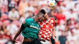 Der 27-jährige Angreifer aus Frankreich (l.) glänzt in dieser Saison mit einer herausragenden Torqoute in den ersten Spielen. Acht Treffer erzielte der Mittelstürmer, dessen Eltern aus Guinea stammen, in den ersten vier Spielen – drei davon allein am vergangenen Spieltag gegen Mainz. "Mit was für einer Lässigkeit er die Dinger reinmacht – er ist einfach eiskalt und hat Spaß", sagte Teamkollege Deniz Undav nach der Partie. Guirassy spielt seit einem Last-Minute-Transfer im Sommer 2022 bei den Stuttgartern und wollte in diesem Sommer weiter Richtung Premier League ziehen, heißt es. Zum Glück für die Schwaben wurde daraus nichts. In der vergangenen Saison traf Guirassy 14 Mal in 27 Pflichtspielen, jetzt scheint er noch eine große Schippe draufzulegen.