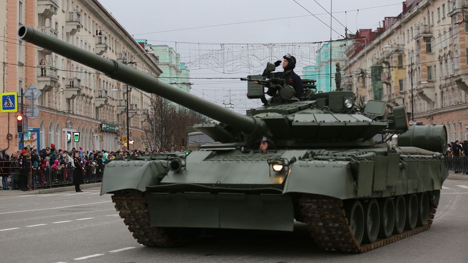 T-80BVM während einer Parade