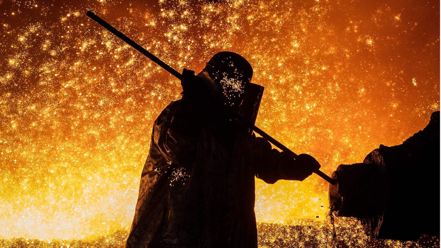 9. Industrie, Innovation und Infrastruktur "Die Erholung der Verarbeitungsindustrie von der COVID-19-Pandemie ist nach wie vor unvollständig und ungleichmäßig. Das globale Wachstum dieser Industrie sank von 7,4 Prozent 2021 auf 3,3 Prozent 2022. Die Fortschritte in den am wenigsten entwickelten Ländern reichen längst nicht, um die Zielvorgabe zu erreichen, den Anteil der Verarbeitungsindustrie am BIP bis 2030 zu verdoppeln", steht im Zwischenbericht 2023. "Um Ziel 9 bis 2030 zu erreichen, ist es unerlässlich, dass wir die am wenigsten entwickelten Länder unterstützen, in hochentwickelte Technologien investieren, den CO2 -Ausstoß senken und den Zugang zu mobilem Breitband ausweiten."