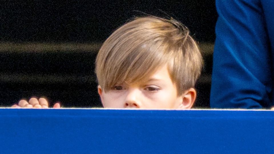 Breites Grinsen: Prinz Oscar stiehlt den großen Royals die Show