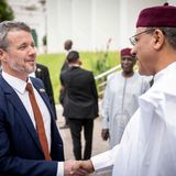 Laut UN-Nachhaltigkeitsbericht werden "die Entwicklungsländer aktuell von einem unerwartet hohen Anstieg der Auslandsverschuldung geplagt, noch verstärkt durch Herausforderungen wie Rekordinflation, rasant steigende Zinssätze, konkurrierende Prioritäten und eingeschränkte Haushaltskapazitäten, wodurch der Bedarf an Schuldenerleichterungen und Finanzhilfen noch dringlicher erscheint." Trotzdem passiert auch im Bereich internationaler Zusammenarbeit zu wenig: "Geopolitische Spannungen und ein wiedererstarkter Nationalismus hemmen die internationale Zusammenarbeit und Abstimmung; dies unterstreicht die Bedeutung eines kollektiv verstärkten Handelns, damit die Entwicklungsländer die erforderlichen Finanzmittel und Technologien erhalten, um die Umsetzung der Nachhaltigkeitsziele zu beschleunigen."  Es gibt also viel zu bereden bei der UN-Vollversammlung zu den selbst gesetzten Nachhaltigkeitszielen.