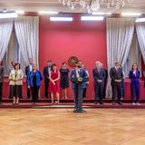 Der Präsident von Chile, Gabriel Boric mit einigen seiner Ministerinnen und Ministern.