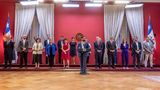 Der Präsident von Chile, Gabriel Boric mit einigen seiner Ministerinnen und Ministern.