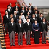 Die Ministerinnen und Minister des neuen Kabinetts von Japan