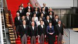 Die Ministerinnen und Minister des neuen Kabinetts von Japan