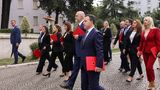 Albaniens Premierminister Edi Rama mit seinen überwiegend weiblichen Ministerinnen und Ministern