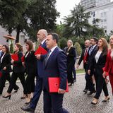 Albaniens Premierminister Edi Rama mit seinen überwiegend weiblichen Ministerinnen und Ministern