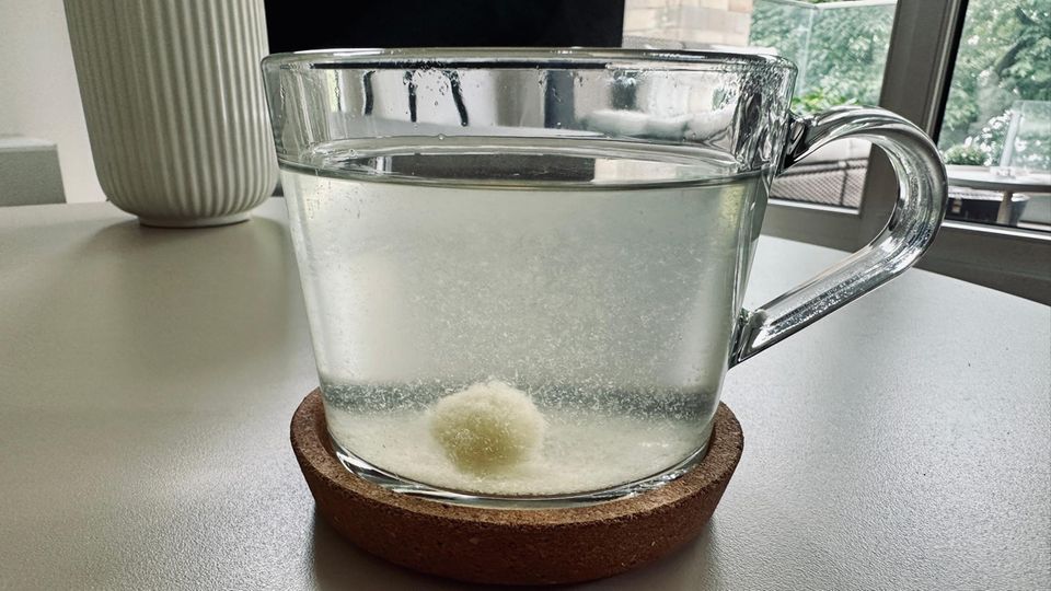 Frinsh löst sich im Wasser