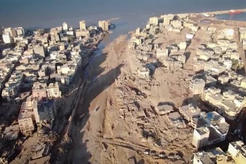 Video: Derna: Luftbilder zeigen Ausmaß der Flutkatastrophe