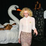 Auch auf den Catwalks gab es einiges zu sehen. Die Show des Labels Ashish am Montagabend zeugte von extravaganten Accessoires und freaky Looks im 70er-Stil. 