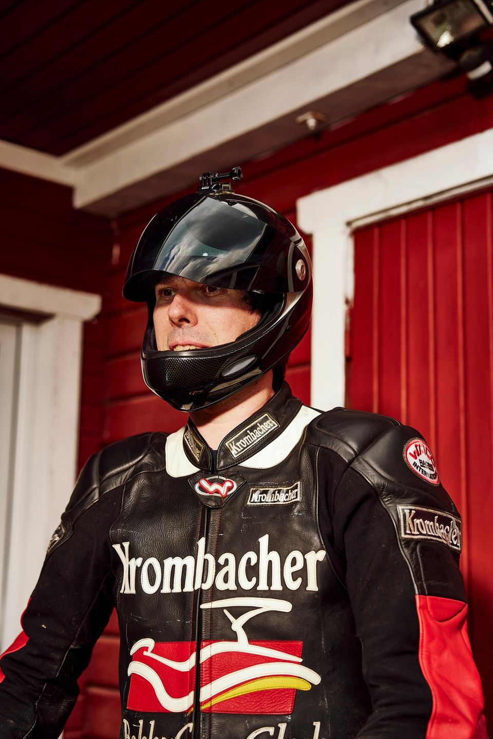 Portrait von Marcel Paul mit Helm