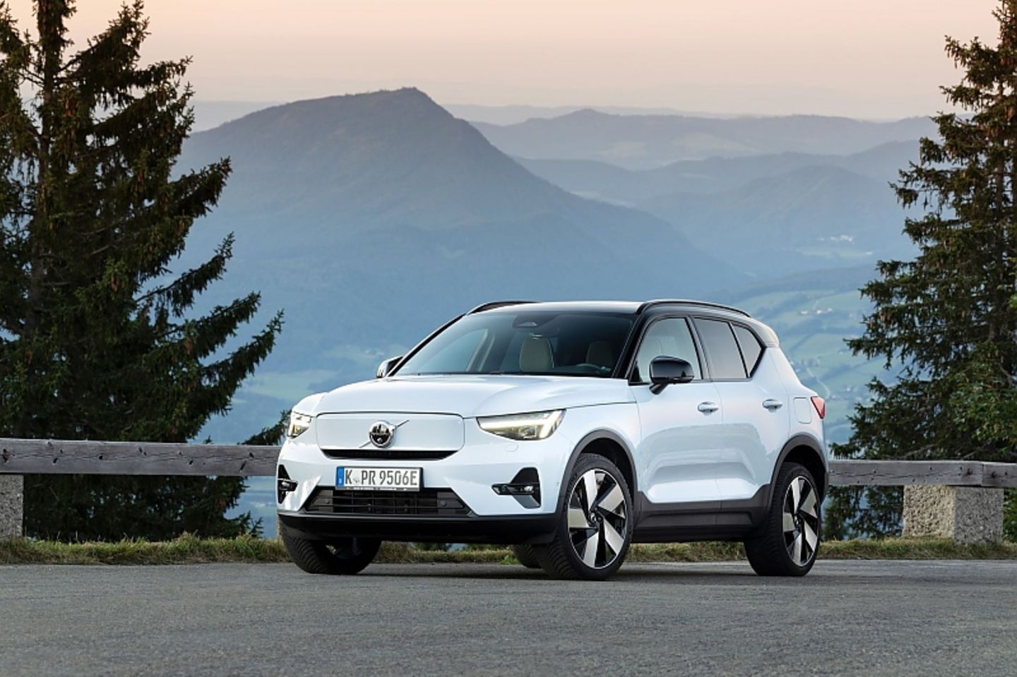 Volvo XC40 Recharge Pure Electric Twin Motor