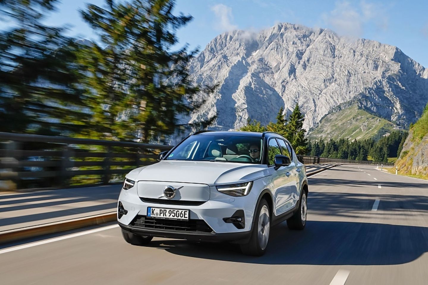 Volvo XC40 Recharge Pure Electric Twin Motor