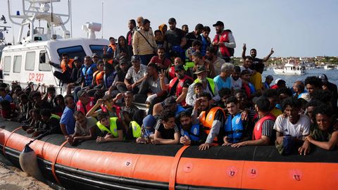 Migranten erreichen am Montag per Boot die italienische Insel Lampedusa – und damit die EU