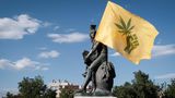 In Europa gilt Griechenland als Eldorado für Cannabis-Freunde – zumindest beim Anbau. Immer wieder entdeckt die Polizei große Plantagen mit Tausenden Pflanzen, die dann verbrannt werden. Selbst auf dem Berg Olymp und in Klostergärten wurden die Fahnder fündig. Auf Kreta geht es besonders kriminell zu: In dem unwegsamen, bergigen Gelände der Insel gibt es Drogen-Barone und Clans, die ihre Terrains sogar mit Waffengewalt verteidigen.