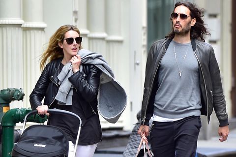 Laura Gallacher und Russell Brand