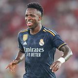 Den höchsten Marktwert im Kader der Königlichen hat Vinicius Junior. 150 Millionen Euro schwer ist der 23-jährige Brasilianer – nur Erling Haaland und Kylian Mbappé sind mehr wert. Nach anfänglichen Schwierigkeiten ist Vinicius mittlerweile der Star in der Real-Offensive. Besonders sein Siegtor im Champions-League-Finale 2022 gegen den FC Liverpool bleibt in Erinnerung. Mit Jude Bellingham, Rodrygo und Federico Valverde sind noch drei weitere Spieler der Madrilenen über 100 Millionen Euro wert.