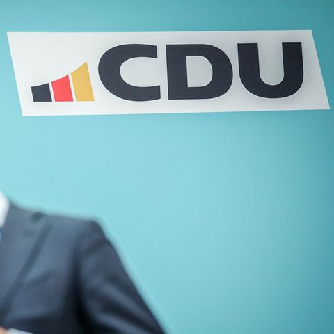 Carsten Linnemann stellt das neue CDU-Logo im Konrad-Adenauer-Haus vor.