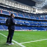 Da staunt Unions Sport-Geschäftsführer Oliver Ruhnert nicht schlecht. Das Estadio Santiago Bernabéu hat mit seinen über 81.000 Plätzen schon so manche magische Europapokal-Nacht erlebt. Ende des Jahres sollen die aufwendigen Umbaumaßnahmen im und am Stadion beendet werden. Der Verein lässt sich die Renovierung über eine Milliarde Euro kosten.