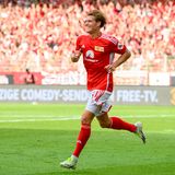 Damit hat Bellingham sogar ein Tor mehr auf dem Konto als Union-Stürmer Kevin Behrens. Gerade sein Hattrick am ersten Spieltag gegen Mainz 05 ließ Stimmen laut werden, Behrens müsse in der Nationalmannschaft spielen. Jedes seiner vier Saisontore erzielte Behrens mit dem Kopf. Bis 2018 kickte Behrens noch für Saarbrücken in der Regionalliga – fünf Jahre später spielt er Königsklasse.