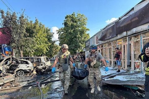 Tod und Zerstörung in Kostjantyniwka in der Ukraine: Am 6. September explodierte auf einer belebten Marktstraße eine Rakete
