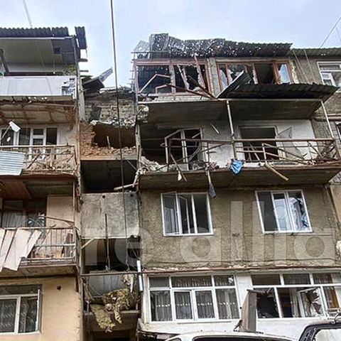 Ein zerstörtes Wohnhaus in Stepanakert 