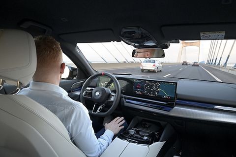 Autobahn-Assistent im BMW i5