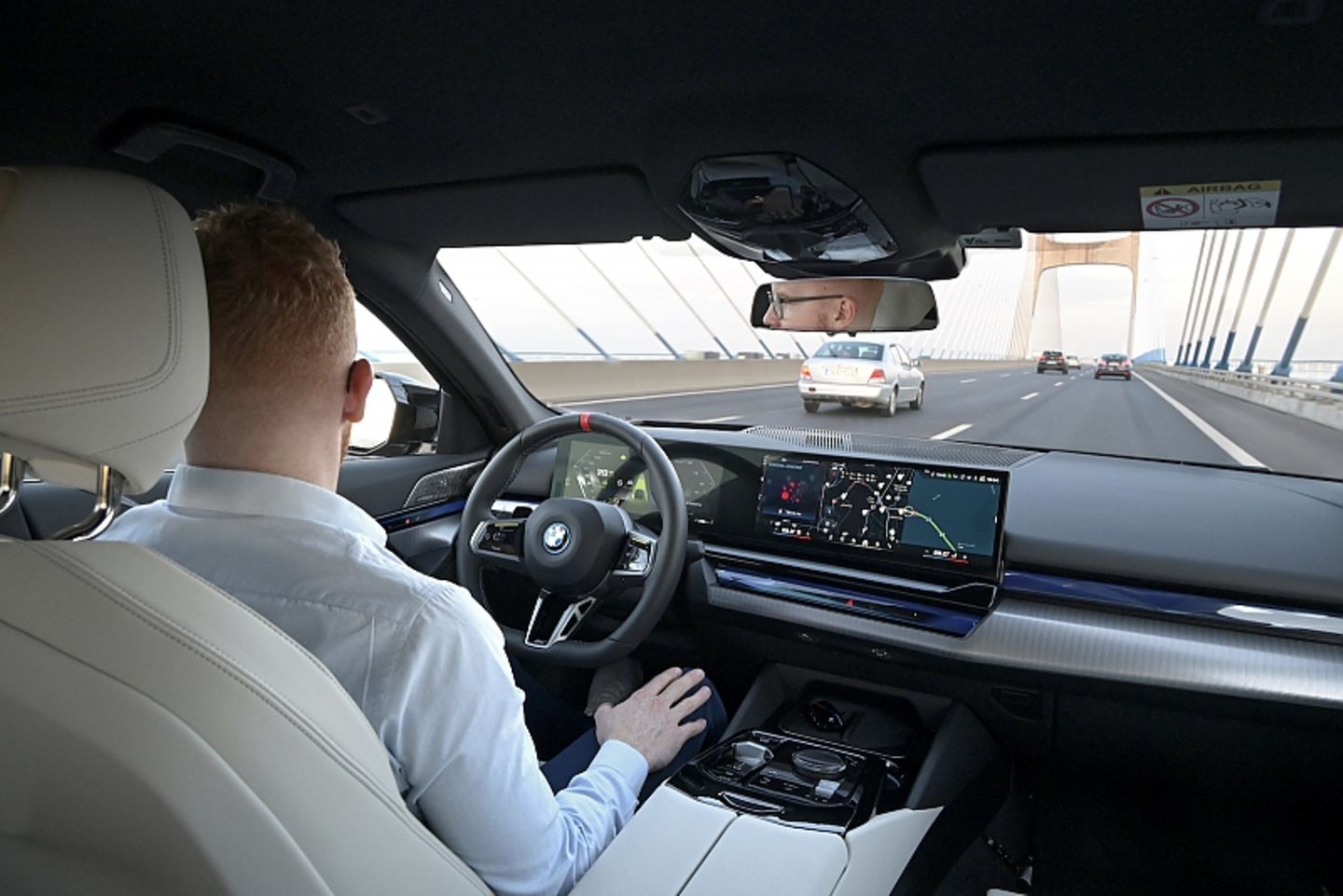 Autobahn-Assistent im BMW i5