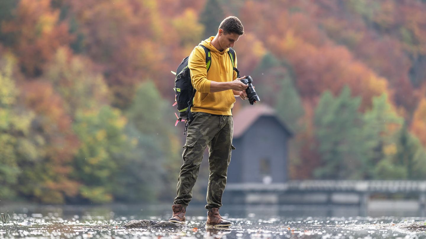 Cargo pants: The story behind the trend pants for 2023