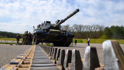 Ukrainische Soldaten trainieren in Sachsen-Anhalt an einem Leopard 1-Panzer