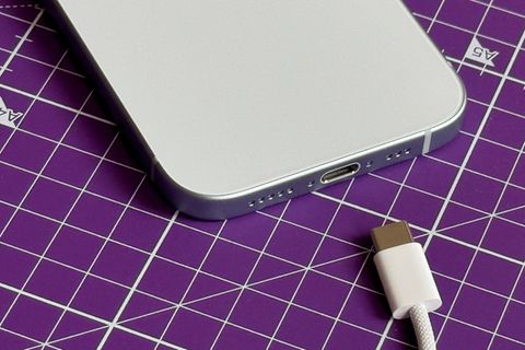 Alle iPhone 15 bringen USB-C mit – und ein schickes geflochtenes Kabel dazu