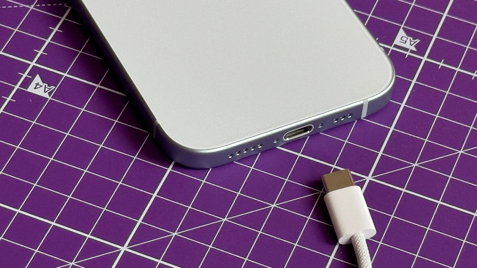 Alle iPhone 15 bringen USB-C mit – und ein schickes geflochtenes Kabel dazu