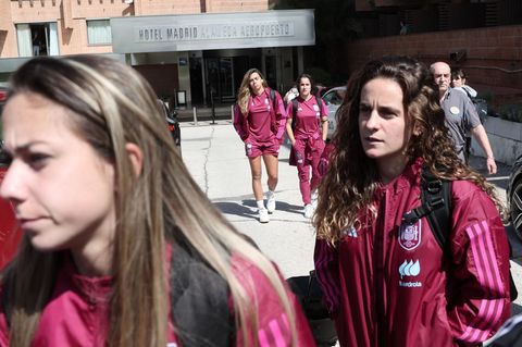 Spaniens Fußball-Weltmeisterinnen um Teresa Abeillera (r.) starten nun doch mit den Vorbereitungen auf die Nations-League-Spiele