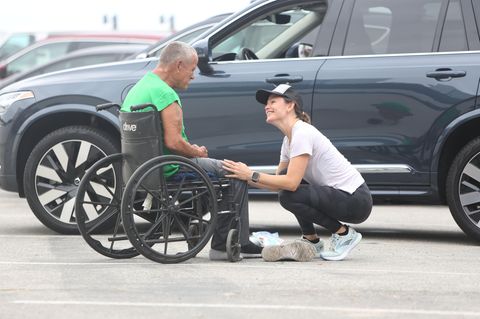 Jennifer Garner kümmert sich um einen Obdachlosen