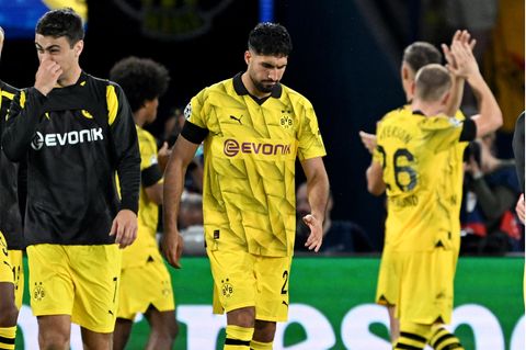 Emre Can lässt nach der Niederlage in Paris den Kopf hängen, ganz passend zur allgemeinen Stimmung beim BVB