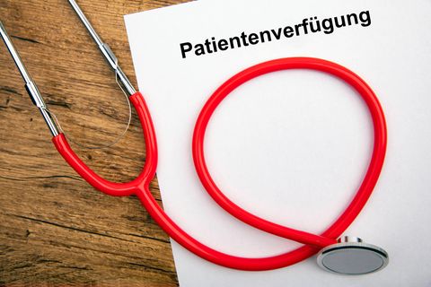 Stethoskop liegt auf einer Patientenverfügung