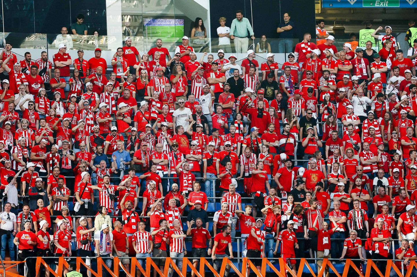 Knapp 4000 Fans von Union Berlin begleiteten die "Eisernen" zur Champions-League-Premiere nach Madrid.