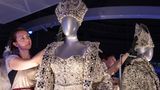 Und so sieht Rihannas Gewand heute aus – in der Ausstellung "Diva" im Victoria & Albert Museum in London. Dort kann man vor allem die Mode der Diven erleben.