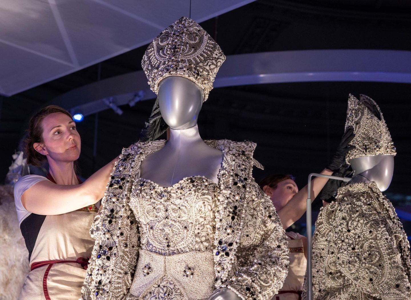 Und so sieht Rihannas Gewand heute aus – in der Ausstellung "Diva" im Victoria & Albert Museum in London. Dort kann man vor allem die Mode der Diven erleben.